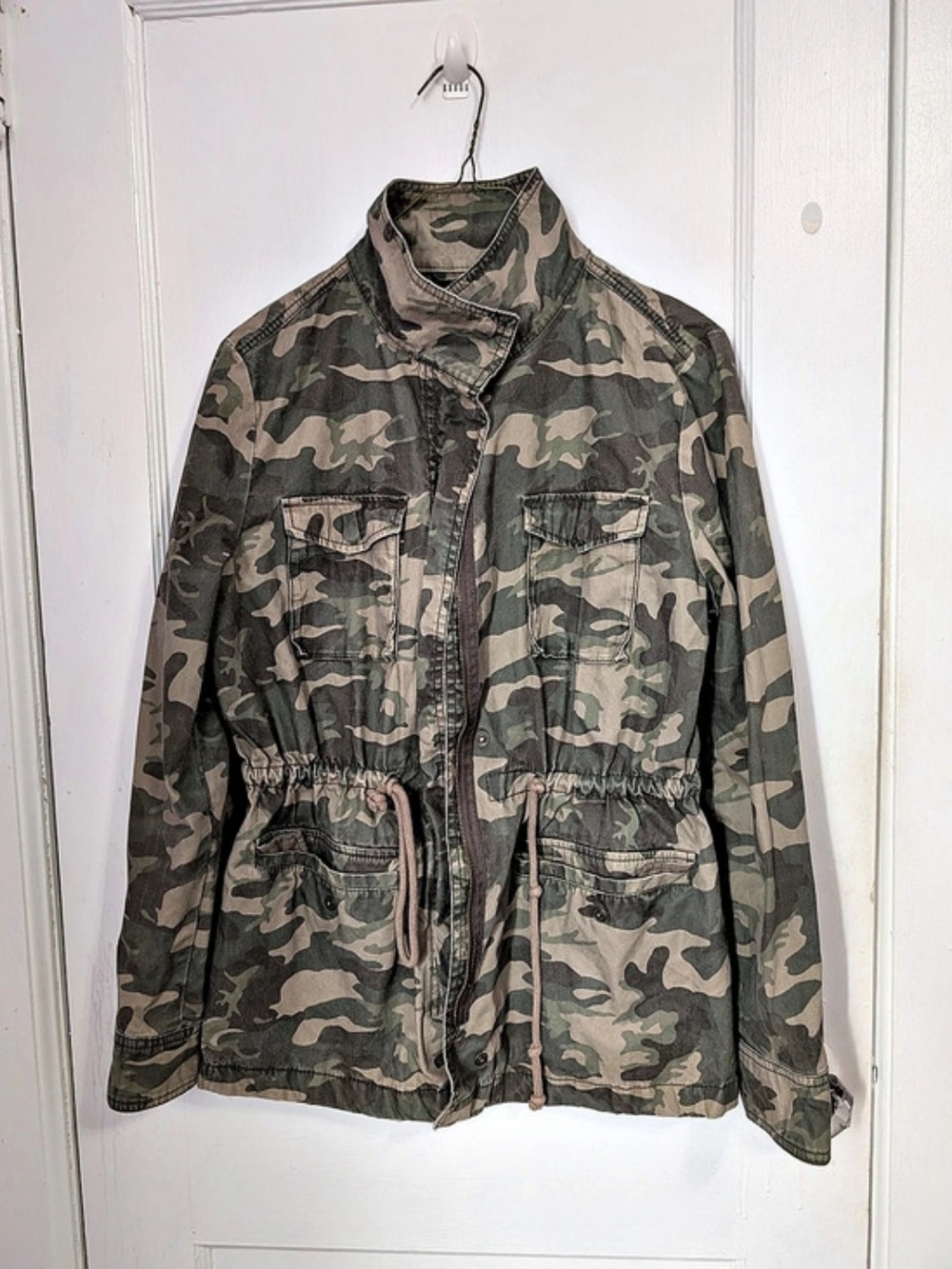 Army Camouflage Cinched waist Jacket. In great condition. Size Medium
